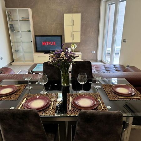 Diem Apartment Near Pazari I Ri Тирана Экстерьер фото