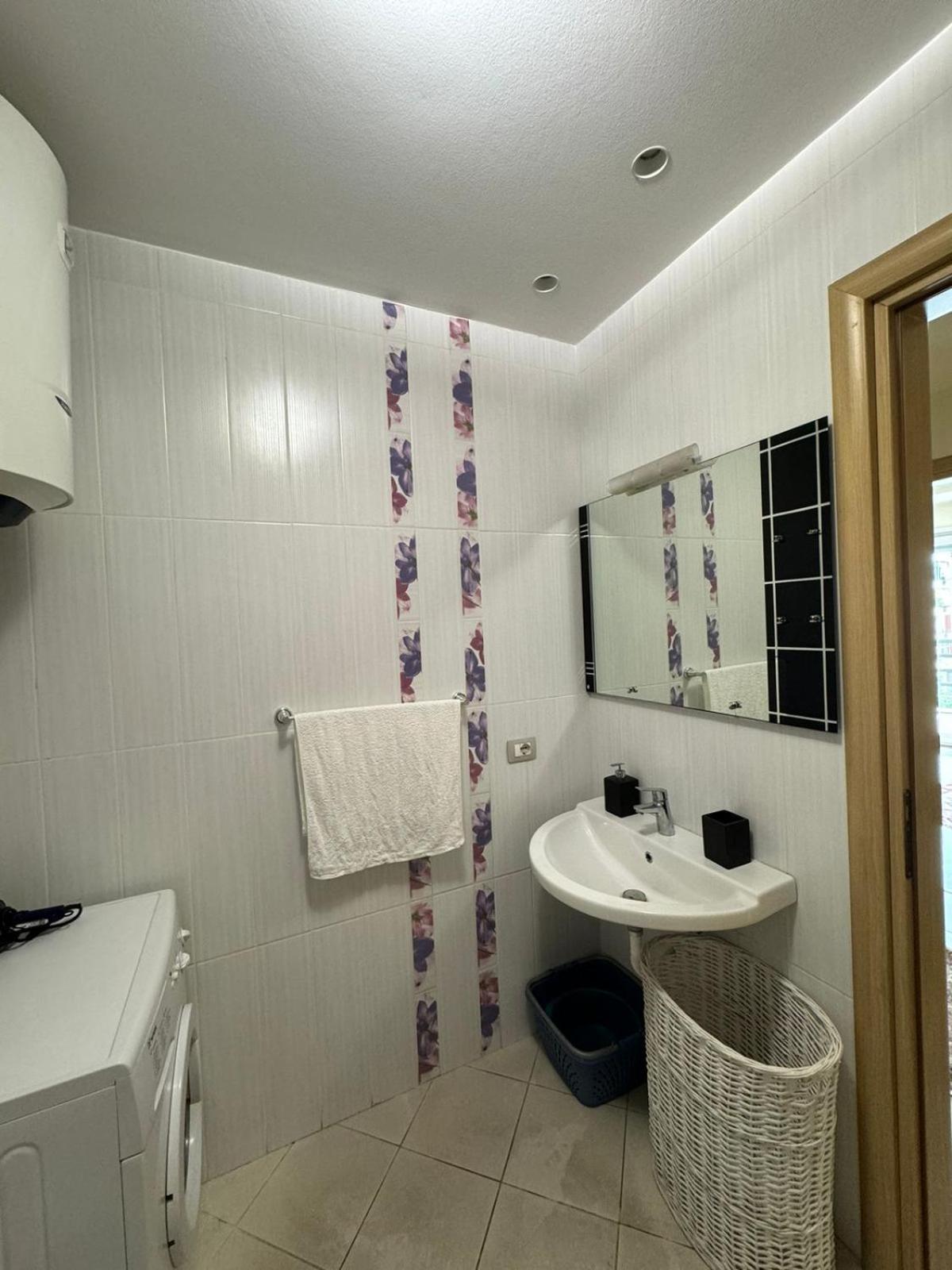 Diem Apartment Near Pazari I Ri Тирана Экстерьер фото