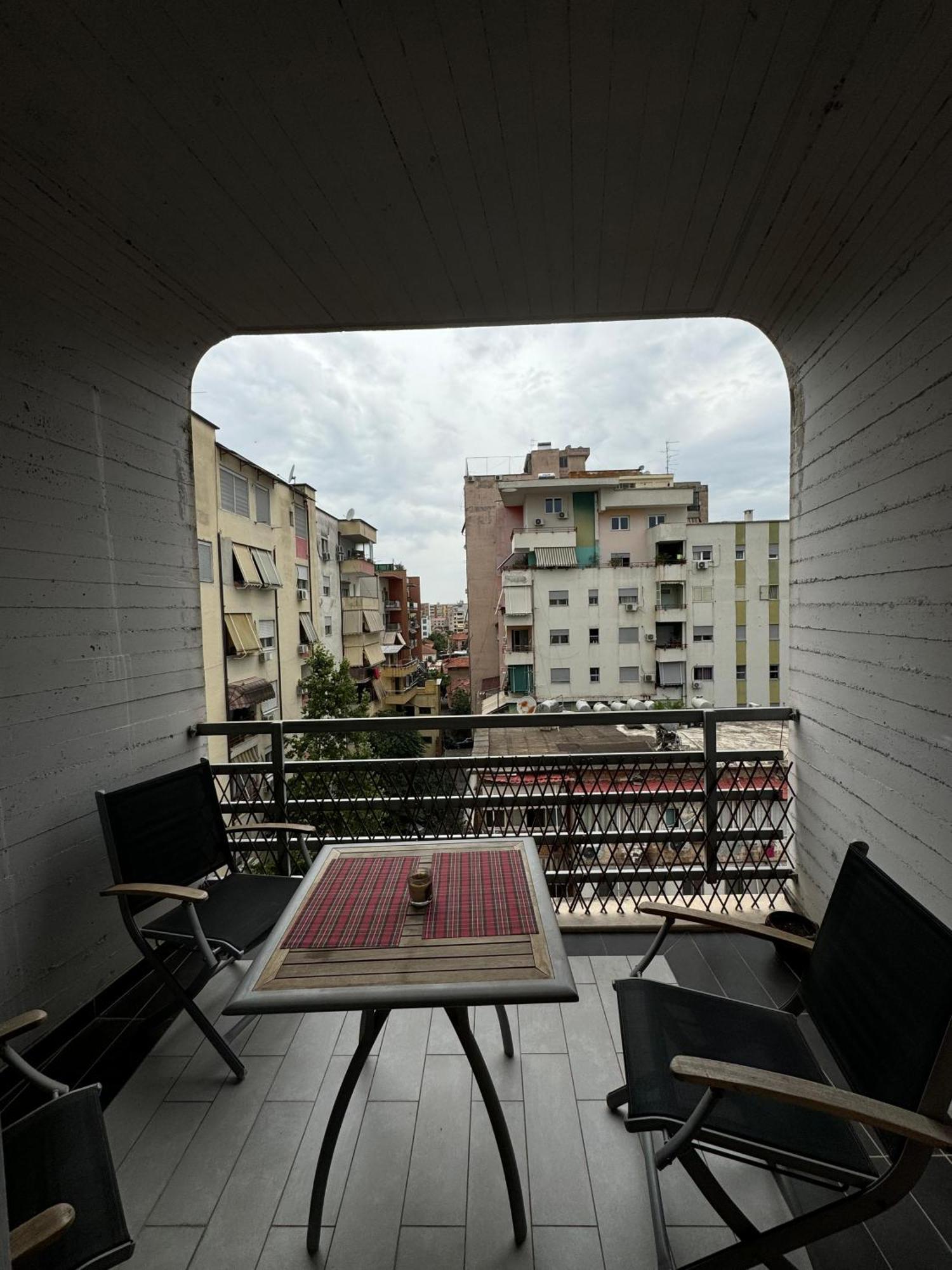 Diem Apartment Near Pazari I Ri Тирана Экстерьер фото