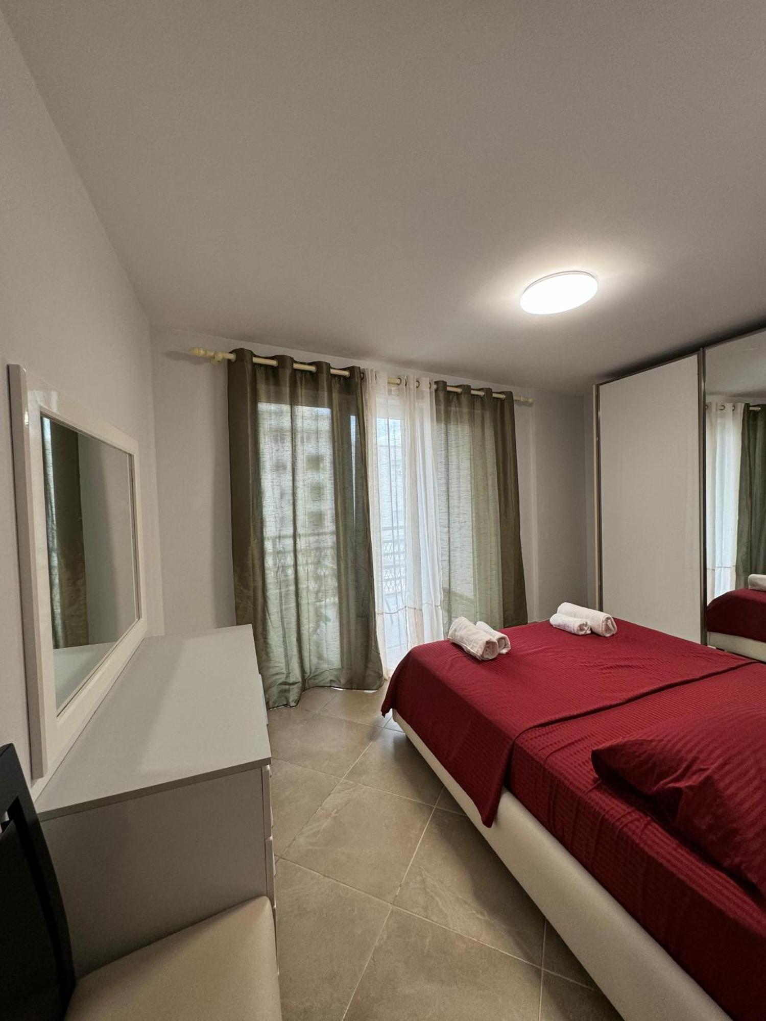 Diem Apartment Near Pazari I Ri Тирана Экстерьер фото